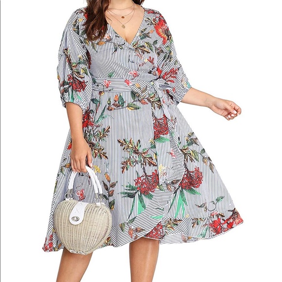 Plus size wrap dress - Picture 4 of 4